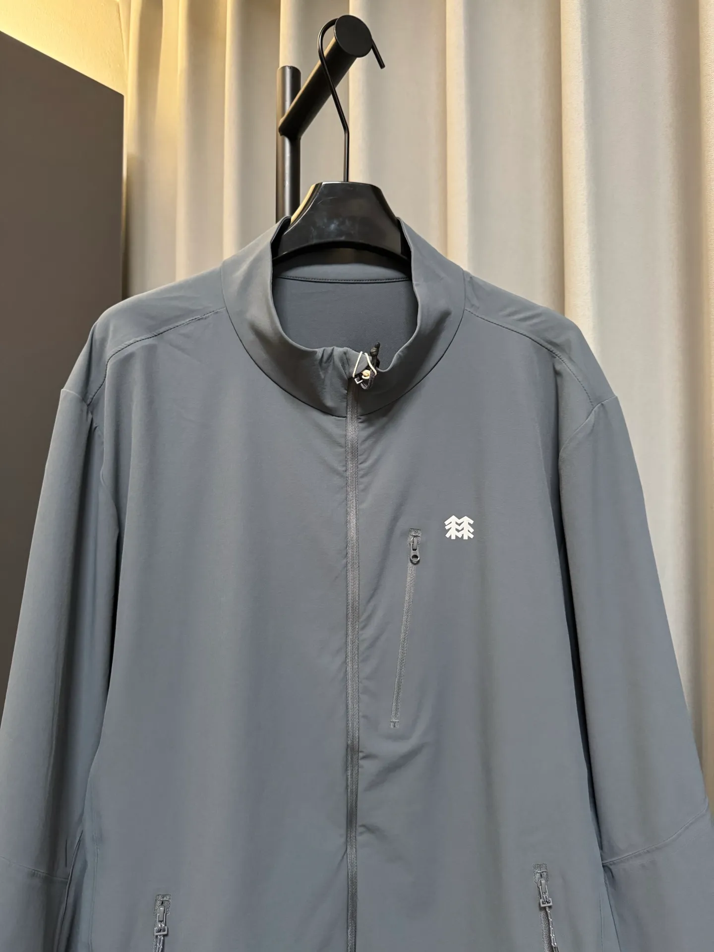 [Premium replica] KOLON SPORT/Kelon 26Fw TECHSHELL 3L soft shell jacket, stretch thin jacket (grey blue), originally purchased from KF, exclusive customization, custom dyed fabric, light and breathable, windproof and water repellent, hand pockets, taped inside, comfortable and not stuffy, look for the correct version Size: m/l/xl/2xl/3xl/4xl
